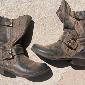 Women's 8.5 Distressed Boots